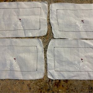 Embroidered Linen Napkins Set
